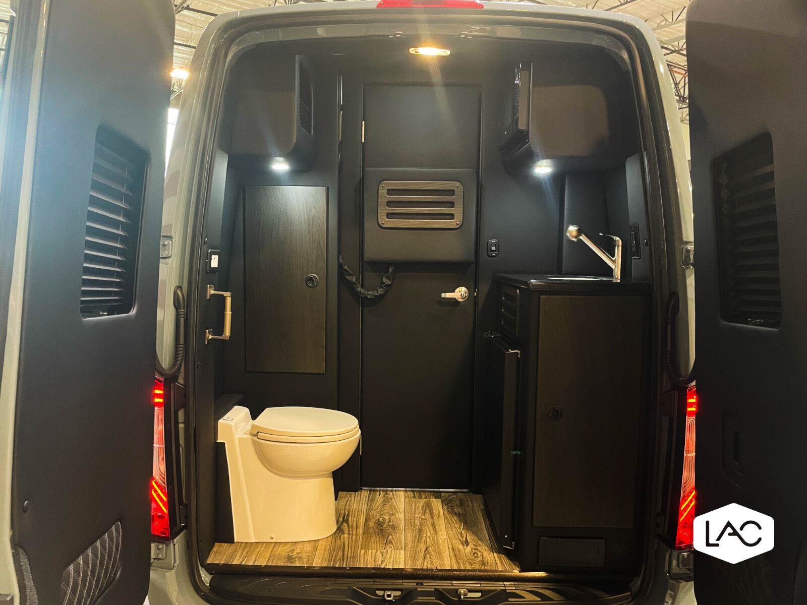 Used 2023 Mercedes-Benz Sprinter 2500 image 13