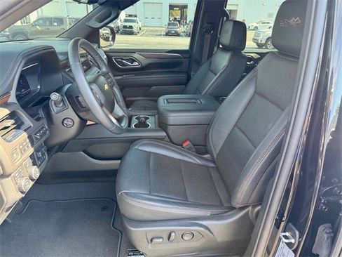 Used 2024 Chevrolet Suburban High Country image 9