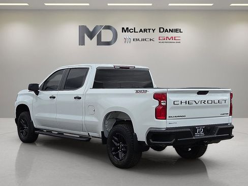 Used 2022 Chevrolet Silverado 1500 Custom Trail Boss w/ LPO, Dark Essentials Package AWD/4WD image 4