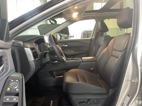 Used 2024 Nissan Rogue SL w/ SL Premium Package image 23