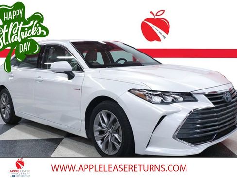 Used 2021 Toyota Avalon XLE w/ Moonroof Package image 1