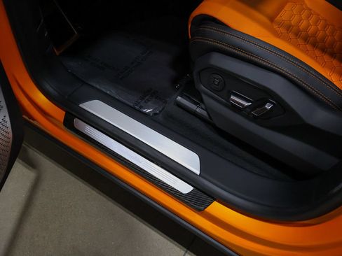 Used 2021 Lamborghini Urus AWD/4WD image 37
