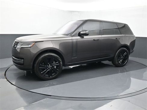 Used 2023 Land Rover Range Rover SE image 2