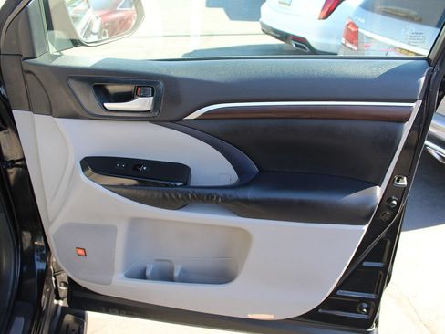Used 2015 Toyota Highlander Limited Platinum AWD/4WD image 20