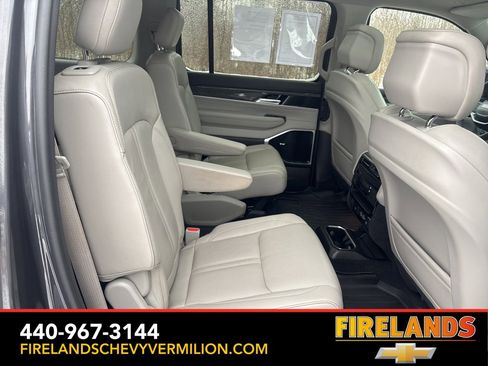 Used 2022 Jeep Wagoneer Series III w/ Premium Group I image 39