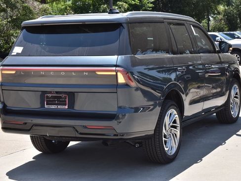 New 2026 Lincoln Navigator Reserve AWD/4WD image 7