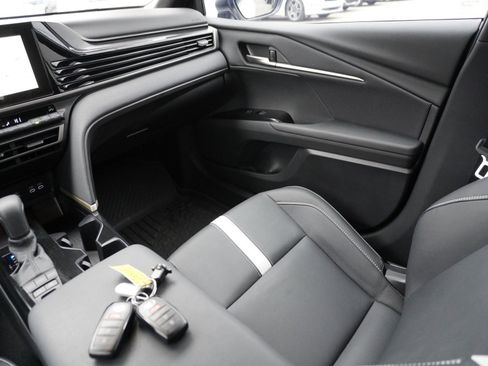 Used 2025 Toyota Camry SE image 16