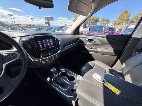 Used 2021 Chevrolet Traverse Premier image 19