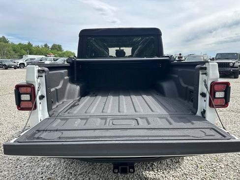 Used 2021 Jeep Gladiator Rubicon AWD/4WD image 13