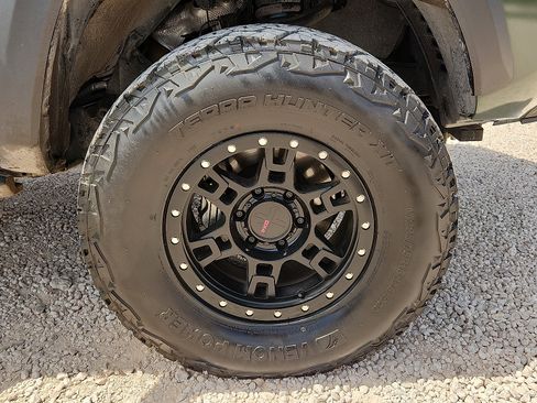 Used 2022 Toyota Tacoma TRD Off-Road w/ Technology Package AWD/4WD image 7