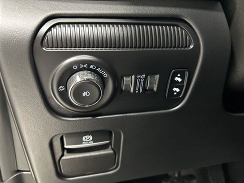 Used 2022 Jeep Grand Wagoneer Series III w/ Rear Seat Video Group 1 image 11