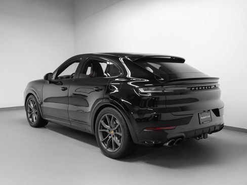 Certified 2024 Porsche Cayenne Turbo AWD/4WD image 3