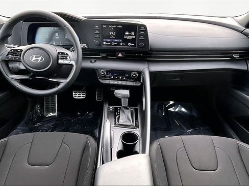 Used 2025 Hyundai Elantra Sport image 16