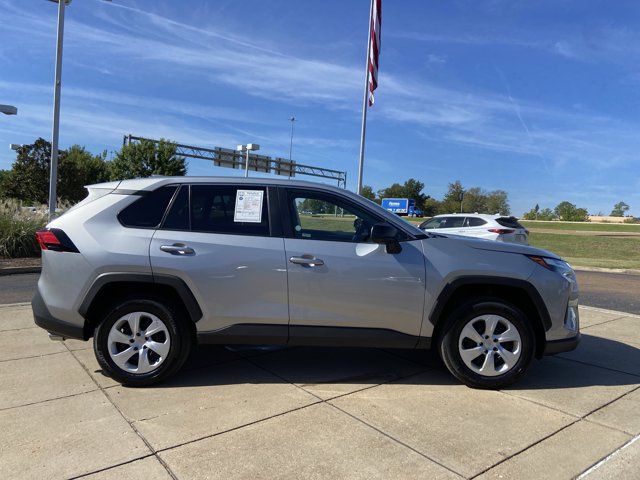 Used 2025 Toyota RAV4 LE AWD/4WD image 13