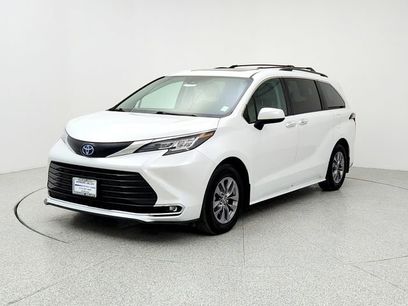 Used 2022 Toyota Sienna XLE