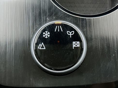 Used 2023 Nissan Rogue SL image 25