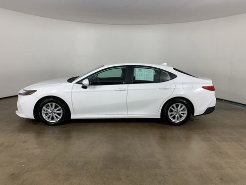 Used 2025 Toyota Camry LE image 34