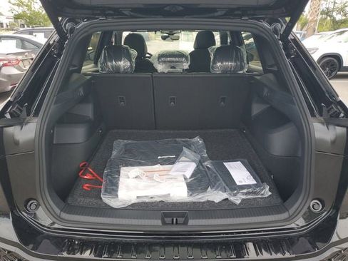New 2026 Volkswagen Tiguan SE R-Line FWD image 7