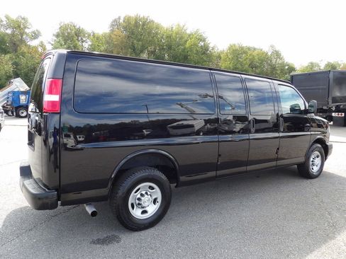 Used 2019 Chevrolet Express 3500 LS image 8