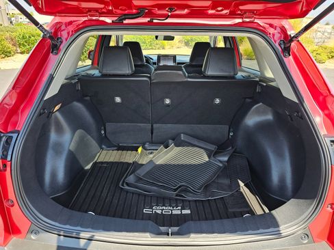 Used 2022 Toyota Corolla Cross XLE FWD image 25
