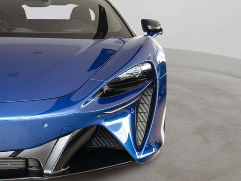 Used 2023 McLaren Artura RWD image 37