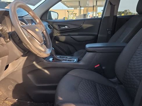 Used 2020 Chevrolet Equinox LT image 2