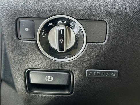 Used 2015 Mercedes-Benz SLK 250 image 17