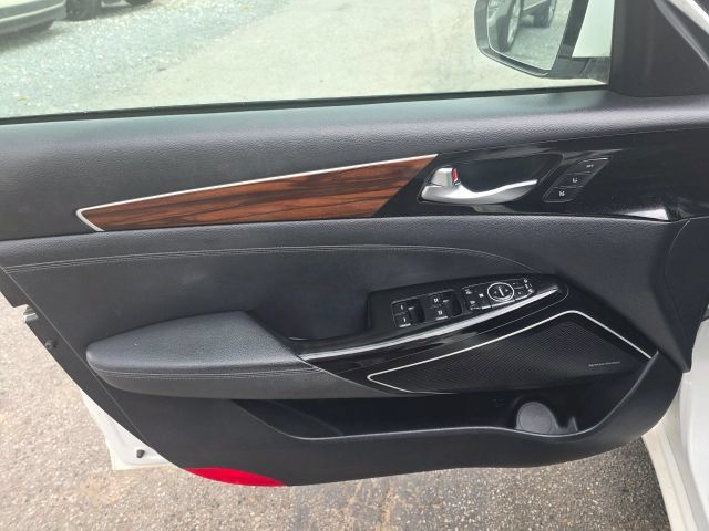 Used 2017 Kia Cadenza Technology FWD image 11