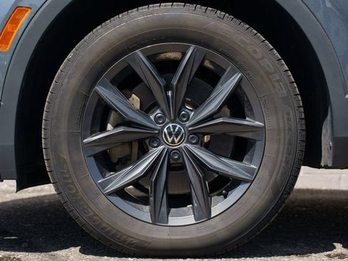 Used 2024 Volkswagen Tiguan SE AWD/4WD image 12