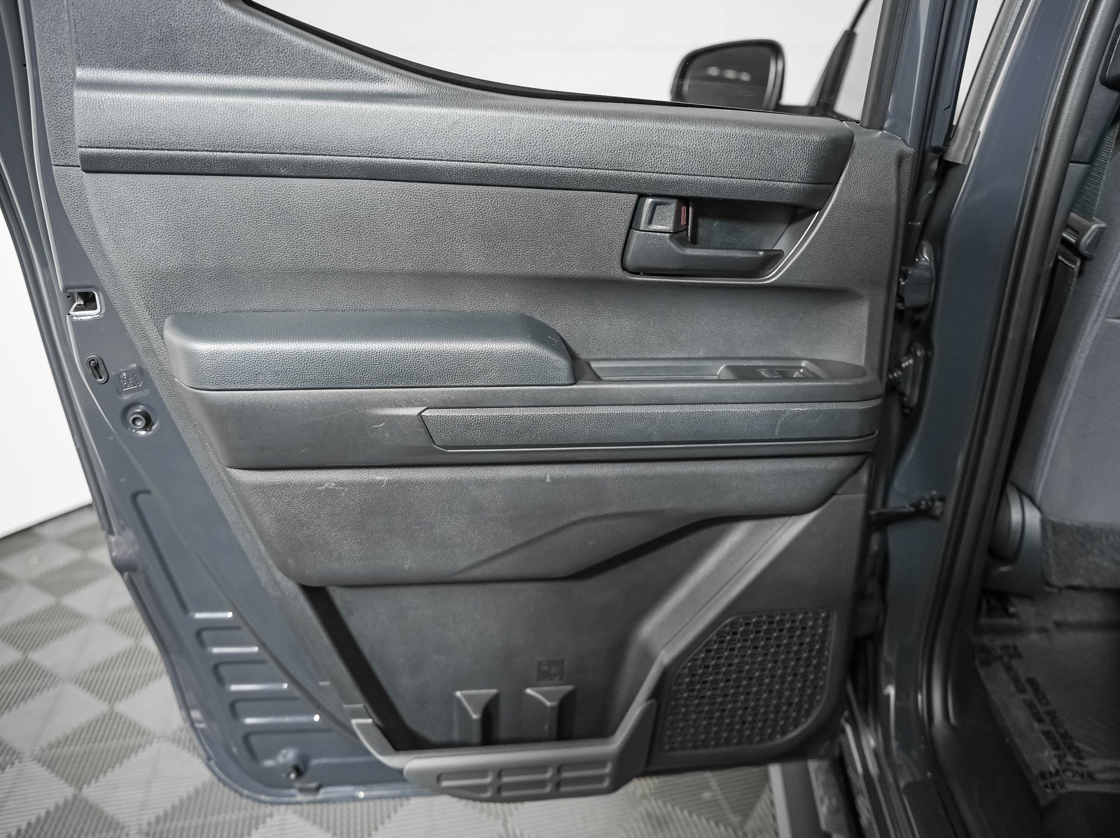 Used 2025 Toyota Tacoma SR5 AWD/4WD image 23