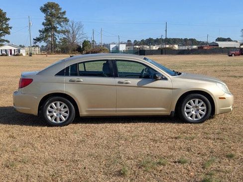 Used 2010 Chrysler Sebring Touring image 2