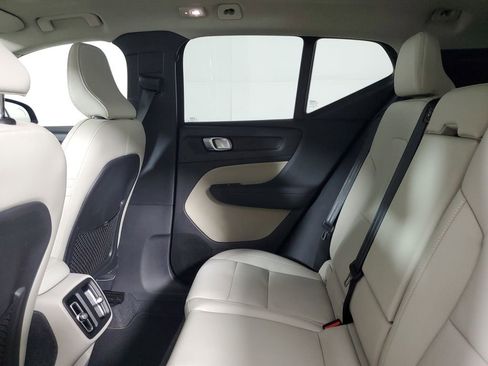 Certified 2025 Volvo XC40 B5 Plus AWD/4WD image 14