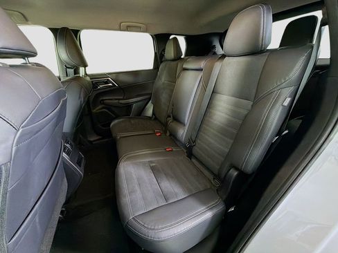 Used 2023 Mitsubishi Outlander SE image 25