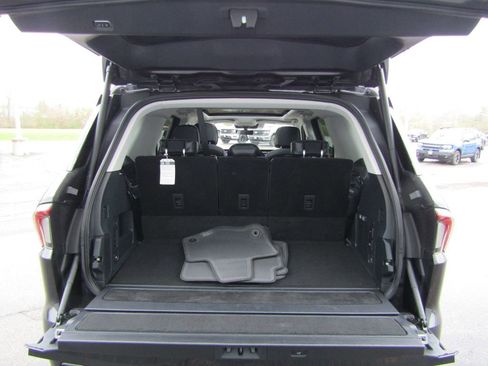 Used 2025 Lincoln Navigator Reserve AWD/4WD image 9
