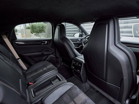 Used 2022 Porsche Cayenne Turbo GT image 39