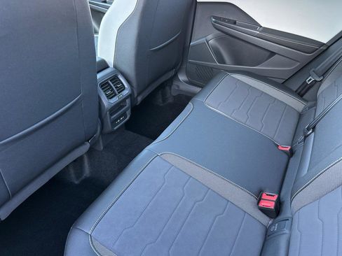 New 2026 Volkswagen Taos SE image 11