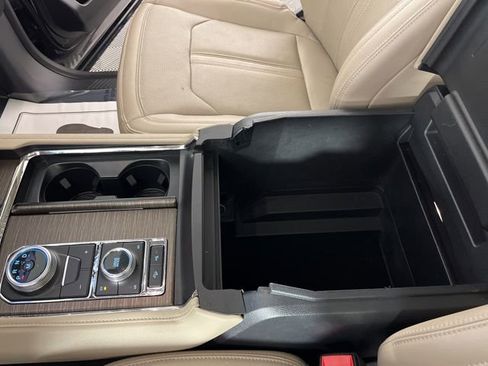 Used 2023 Ford Expedition Limited image 31