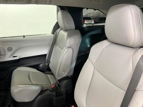 New 2026 Toyota Sienna XLE image 19
