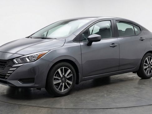 Used 2025 Nissan Versa SV image 3