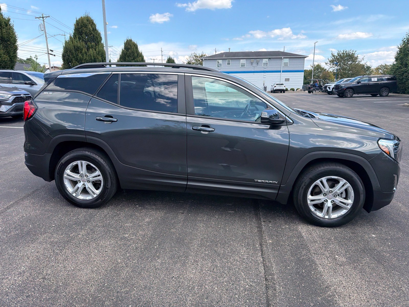 Used 2021 GMC Terrain SLE w/ Driver Convenience Package FWD image 6