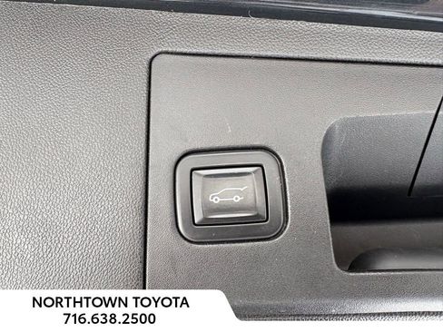 Used 2020 Cadillac XT5 Premium Luxury image 9