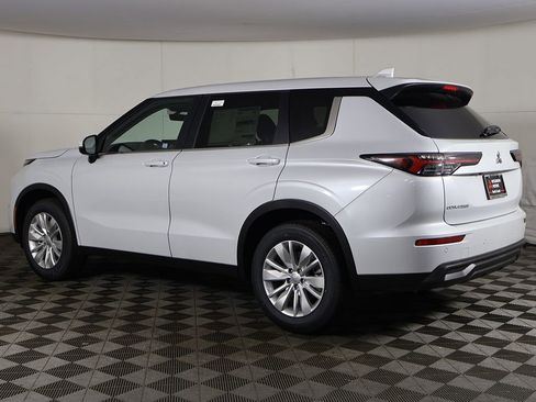 New 2026 Mitsubishi Outlander ES FWD image 7