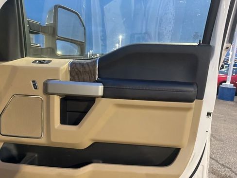 Used 2019 Ford F350 Lariat w/ Lariat Ultimate Package AWD/4WD image 34