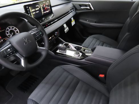 New 2025 Mitsubishi Outlander SE image 20