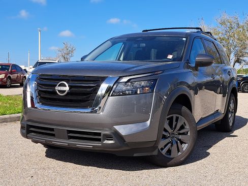 Certified 2025 Nissan Pathfinder SV image 32
