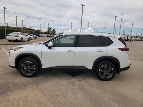 Used 2026 Nissan Rogue SV FWD image 8