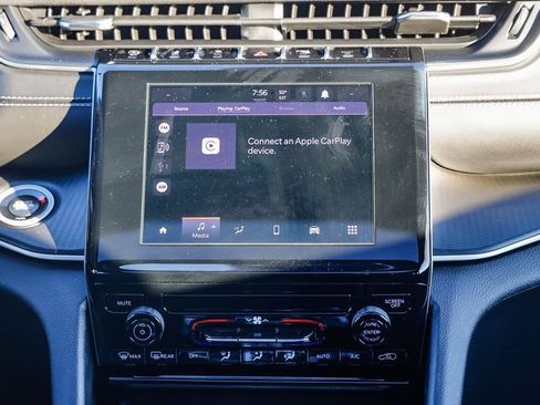 Certified 2025 Jeep Grand Cherokee Laredo X image 15