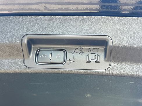 Used 2023 Ford Explorer ST image 40