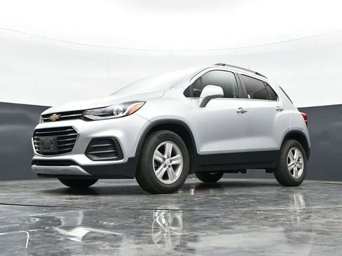 Used 2020 Chevrolet Trax LT w/ LT Convenience Package FWD image 19