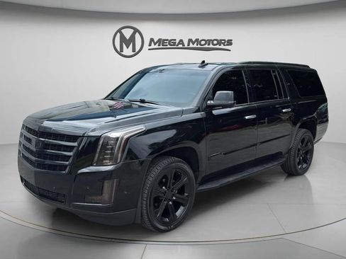 Used 2018 Cadillac Escalade ESV Luxury RWD image 2